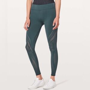 Lululemon Reveal Tight Interconnect 25.5" in Gravity Size 4